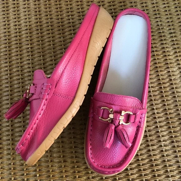 ๐ธ Hot Pink Leather Loafer Slide ๐ธ - Picture 2 of 14